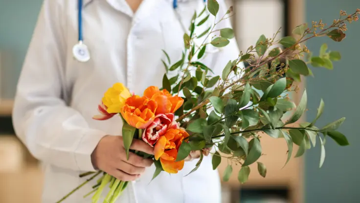 Which Flowers to Send to a Hospital? A Guide to Choosing the Right Get Well Blooms Which Flowers to Send to a Hospital? A Guide to Choosing the Right Get Well Blooms